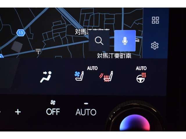 前後席シートヒーターと、運転席/助手席には輻射ヒーターとシートベンチレーションを装備しております。