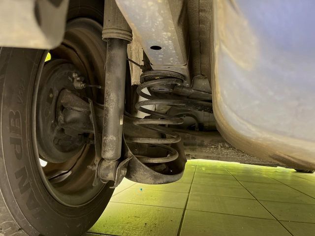 お車を安心してお乗りいただく為には、足回りの定期点検が欠かせません。サービスサポート（有償保証）では無料点検もご提供しており、安心のカーライフをお過ごしいただけるサポート体制が整っています。