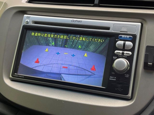 【バックカメラ】駐車時に後方がリアルタイム映像で確認できます。大型商業施設や立体駐車場での駐車時や、夜間のバック時に大活躍！運転スキルに関わらず、今や必須となった装備のひとつです！
