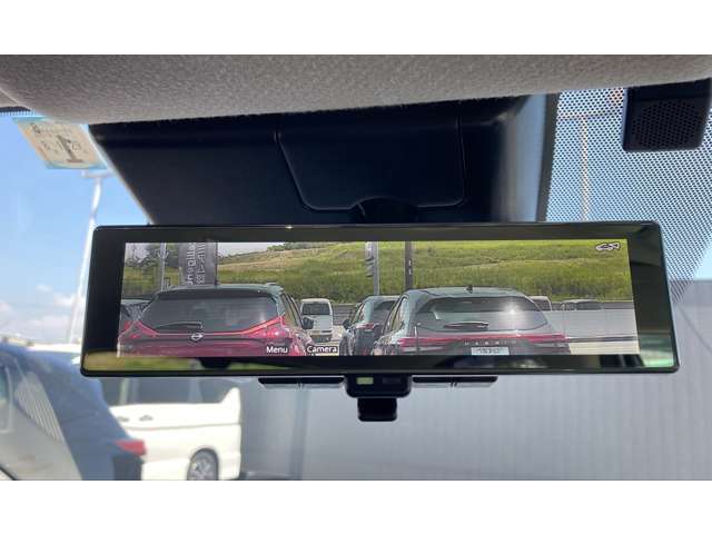 インテリジェント　ルームミラーです。車両後方のカメラ映像をミラー面に映し出します。