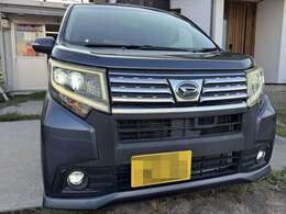 純正LEDヘッドライトとLEDフォグランプ。暗い夜道でも明るく路面を照らしてくれます。