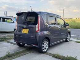 装備はスマートアシスト、エコアイドル、プッシュスタート、社外純正ナビ、フルセグテレビ、DVD、Bluetoothオーディオ、ハンズフリー、ETC、LED、オートライト、フォグ、AAC、純正14インチAWなど。