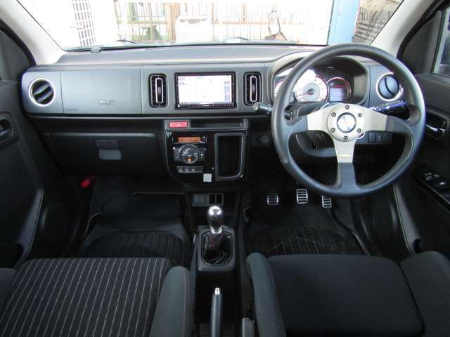 【車両画像撮影サービス】もう少し詳細な車両画像がほしい！ここが気になる！何枚でも写真をとって画像をお送りいたします！LINEでのお問合せもOK。お気軽に当社スタッフにご用命ください。
