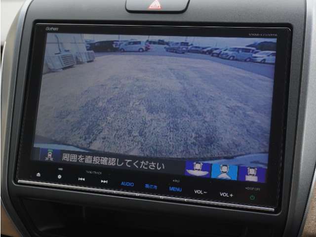 ◆バックカメラ◆リバースにするだけで映ります、後方の安全確認や、狭い駐車場での車庫入れ、雨の日や夜間など視界の悪い時に便利です！安全にバックする為には欠かせない装備です。