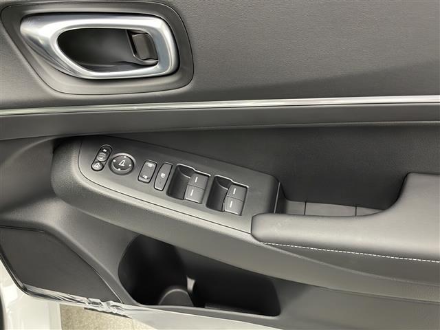 気になる車はお電話やメールで当店にお問い合わせください。なお、お電話での在庫の取り置きはできません。ご来場の際は、商談が重なる事が増えていますので事前に在庫有無をご確認くださいませ。