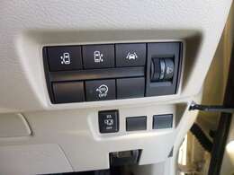 【メーカーオプション】運転席側ハンズフリー機能付きオートスライドドア装着（助手席側標準装備）※両手が塞がっていてもスライドドア下部に足先を入れれば自動で開閉する快適装備です！