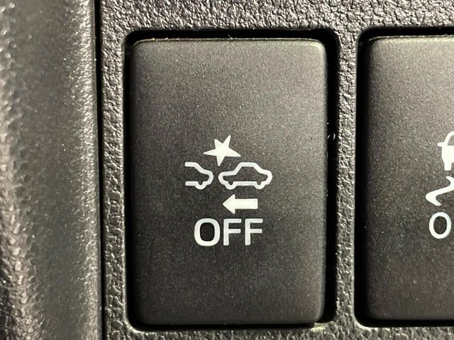 【スマートアシスト】走行中に前方の車両等を認識し、衝突しそうな時は警報とブレーキで衝突回避と被害軽減をアシスト。より安全にドライブをお楽しみいただけます。