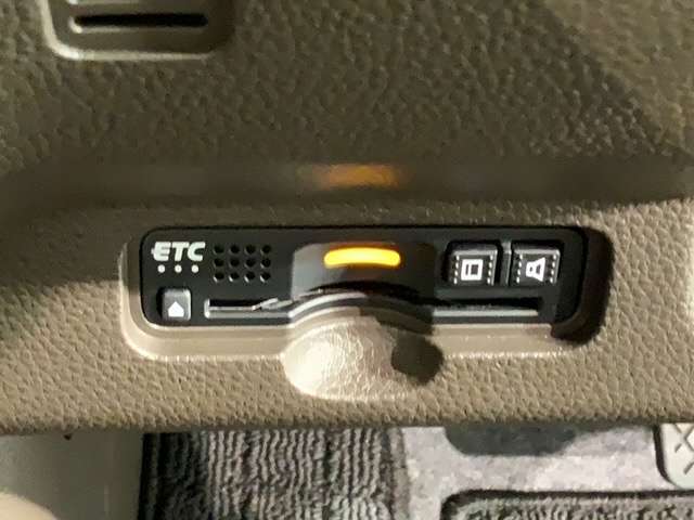 いまや快適なカーライフに欠かせないETCが付いています。