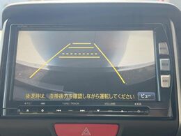 【バックカメラ】駐車時に後方がリアルタイム映像で確認できます。大型商業施設や立体駐車場での駐車時や、夜間のバック時に大活躍！運転スキルに関わらず、今や必須となった装備のひとつです！
