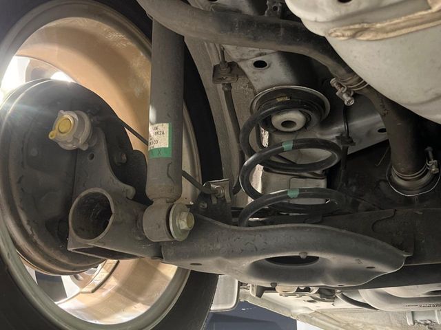 お車を安心してお乗りいただく為には、足回りの定期点検が欠かせません。サービスサポート（有償保証）では無料点検もご提供しており、安心のカーライフをお過ごしいただけるサポート体制が整っています。