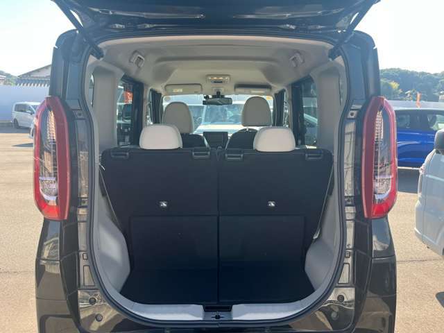 ☆お車についた傷やヘコミ、事故の修理もハヤシにお任せください。自社鈑金工場で修理ができますの安心です☆