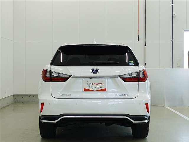 TOYOTA認定中古車とは　【1】まるごとクリーニング【2】車両検査証明書【3】ロングラン保証　この『3つの安心』をセットにした中古車のブランドになります。