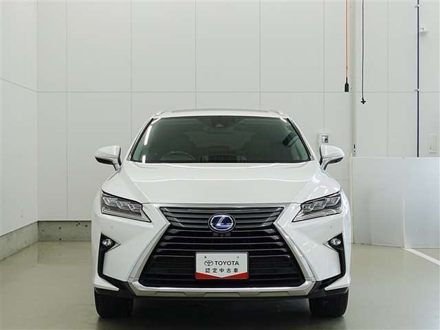 また、お車にあまり詳しくない方でも気軽に立ち寄って頂けるお店作りを目指しています。中古車選びに不安があるという多くのお客様の声に応えるべく『親切・丁寧・明瞭』をキーワードにしっかりサポート致します。