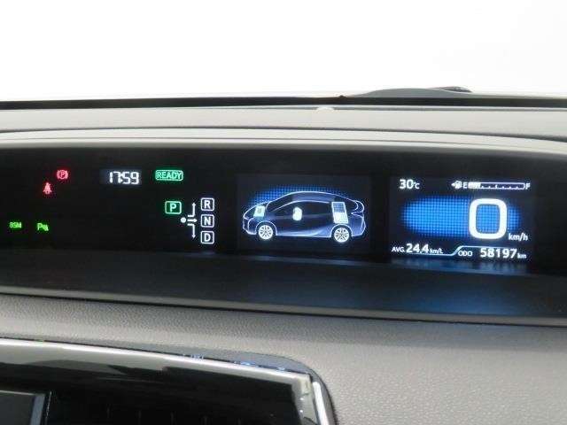 大型メーターで視界も良好な運転席廻りです。運転時の視線移動が少なくて済むので、安全性にも一役かってくれます。