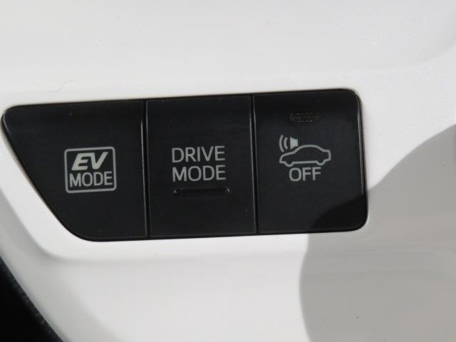 「EVモード」「ECOモード」「PWRモード」等の切り替えができます。エアコンの利きやアクセルの反応に違いがあります。燃費重視や走行重視で切り替える方が多いです。