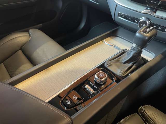 全国納車可能です。納車方法及び費用につきましては、お気軽にコーディネーターまでご相談ください。遠方のご納車の際も我々がしっかりサポートさせて頂きます。お気軽にスタッフまでご相談下さい。