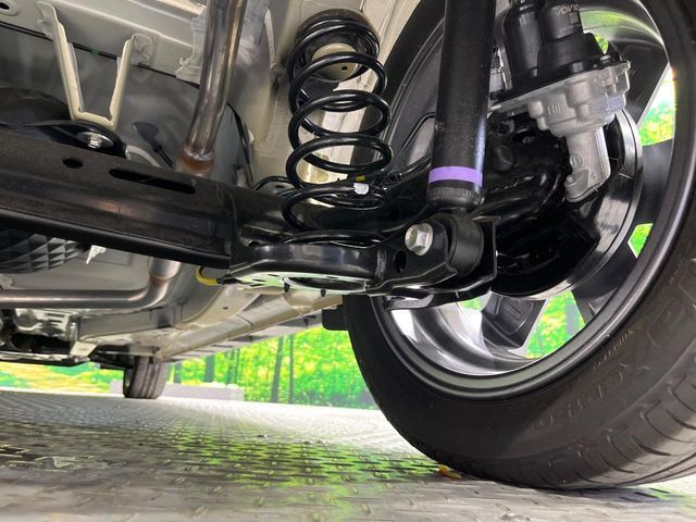 お車を安心してお乗りいただく為には、足回りの定期点検が欠かせません。サービスサポート（有償保証）では無料点検もご提供しており、安心のカーライフをお過ごしいただけるサポート体制が整っています。