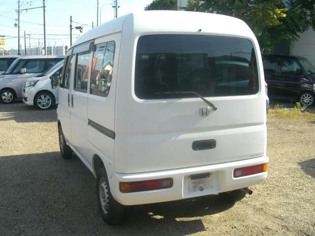 ＜当店オリジナルの納車整備＞全車、エンジンオイル、オイルエレメント、ワイパーゴムの交換を実施しており、その他必要な点検、調整を行います。