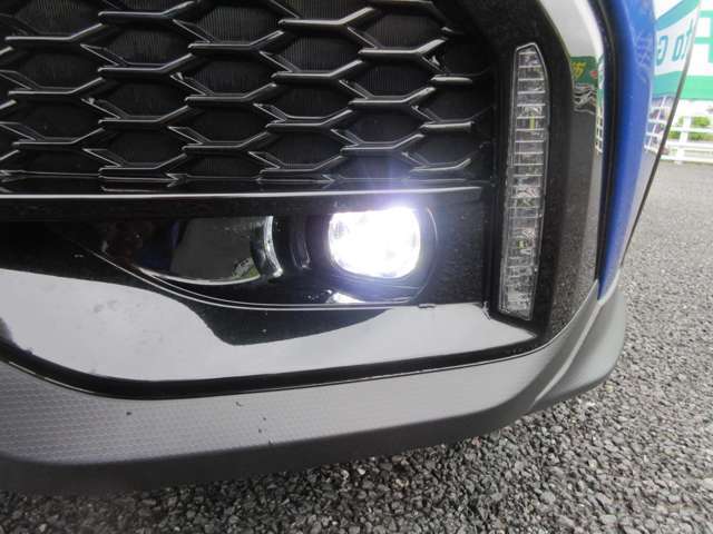 LEDフォグランプも付いていて安心ですね！！
