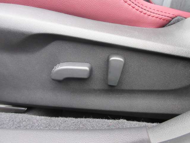 電動でシートが動かせませので楽々です！！