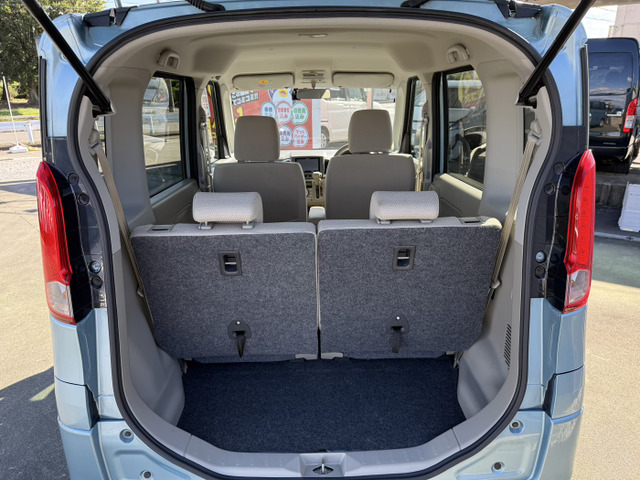 リアシート使用時も十分なトランクスペースを確保出来るお車です。