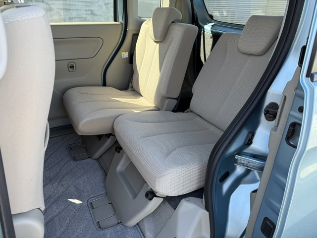 リアシートも左右独立でリクライニング＆スライド可能ですので快適に乗れます。