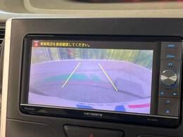 【バックカメラ】駐車時に後方がリアルタイム映像で確認できます。大型商業施設や立体駐車場での駐車時や、夜間のバック時に大活躍！運転スキルに関わらず、今や必須となった装備のひとつです！