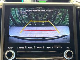 【バックカメラ】駐車時に後方がリアルタイム映像で確認できます。大型商業施設や立体駐車場での駐車時や、夜間のバック時に大活躍！運転スキルに関わらず、今や必須となった装備のひとつです！