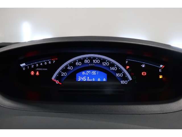 メーターも見易いレイアウトなので安心ドライブをサポートします☆