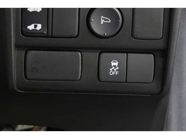 【横滑り防止装置】ドライバーの安全運転をさらにアシストしてくれる装備が充実しています☆ドライバーの不安を安心へと変えてくれますね。