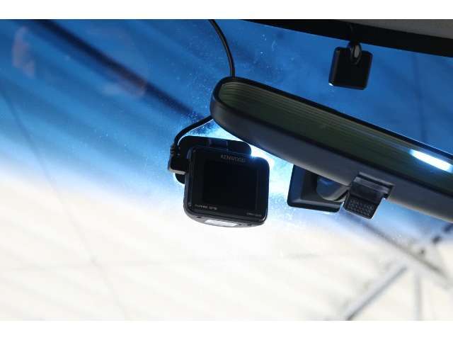 ◆◆『ドライブレコーダー』動画を残すことで万が一の事態に遭遇した時の必須アイテムです！急ブレーキ・急ハンドルが起こった際、自動で記録が上書きされずに保存され、後でPC等で確認出来ます。