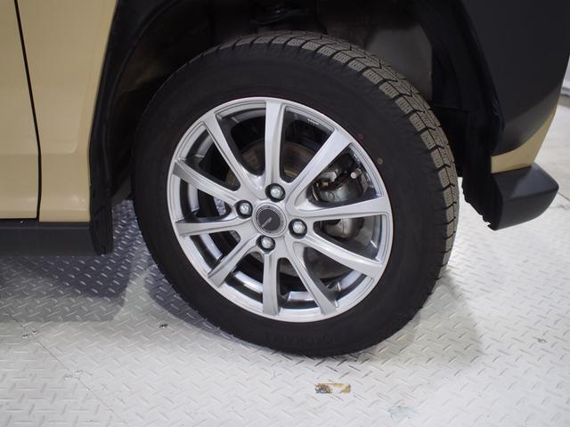 実車はアルミホイール組みのスタッドレスタイヤを装着、この車両には夏用タイヤが付属しています。もちろん夏冬交換のうえで納車も可能です。