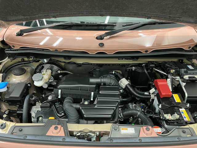 【エンジンルーム】整備工場を併設しておりますので、購入後のメンテナンスもお任せください。ご購入後も安心です♪