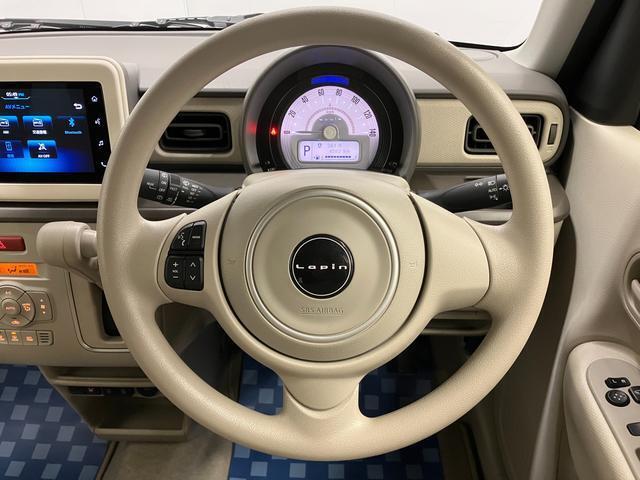 【ハンドル回り】インテリアに合わせたデザインのステアリングは、運転される方のことも考え、運転しやすい形状、大きさです。ぜひ一度、実際に触ってお確かめください。