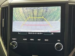 【バックカメラ】駐車時に後方がリアルタイム映像で確認できます。大型商業施設や立体駐車場での駐車時や、夜間のバック時に大活躍！運転スキルに関わらず、今や必須となった装備のひとつです！