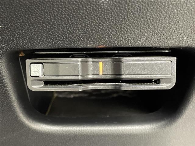 【ETC】有料道路を利用する際に料金所で停止することなく通過できる、ETC車載器（ノンストップ自動料金収受システム機器）が装備されています。セットアップを行うことで利用可能になります。
