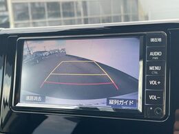 【バックカメラ】駐車時に後方がリアルタイム映像で確認できます。大型商業施設や立体駐車場での駐車時や、夜間のバック時に大活躍！運転スキルに関わらず、今や必須となった装備のひとつです！