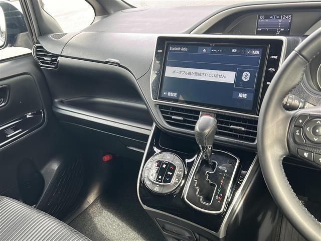 気になる車はすぐにお問い合わせください！画面右側の0066から始まる無料ダイヤルからお問い合わせ下さい！専門スタッフがお車のご質問にお答えいたします！