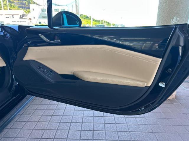 WECARSでは各商談席に大型モニターをご用意しております！見やすい大画面でゆったりと全国の在庫をご覧いただけます！是非ご来店お待ちしております！