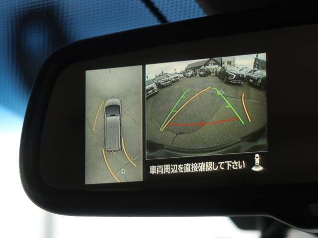 バックミラーにはマルチアラウンドモニター搭載、周囲の安全確認ができますので、駐車時にも安心ですね。