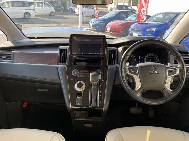 後期型☆4WD☆ディーゼル☆パドルシフト☆軽減ブレーキ☆レーダークルーズ☆電子パーキング＆ホールド☆革調シート☆9型ナビ☆フリップダウンモニター☆両側電動ドア☆8人乗り☆走行5，5万km☆試乗出来ます