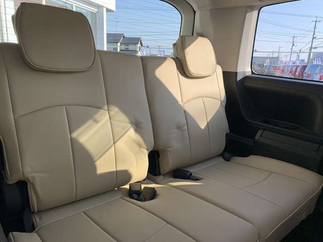 後期型☆4WD☆ディーゼル☆パドルシフト☆軽減ブレーキ☆レーダークルーズ☆電子パーキング＆ホールド☆革調シート☆9型ナビ☆フリップダウンモニター☆両側電動ドア☆8人乗り☆走行5，5万km☆試乗出来ます