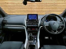 アイポイントが高く、非常に見晴らしの良いコックピットはロングドライブに最適。一度乗ったら病みつきです。