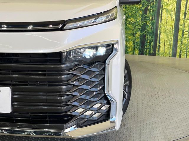 【LEDヘッドライト】悪天候や夜間走行時も良好な視界を確保し安心して運転できる高輝度LEDヘッドライトを装備！点灯速度が早く、消費電力も抑えられています。