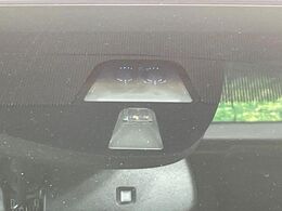 【シティブレーキアクティブシステム】走行中に前方の車両等を認識し、衝突しそうな時は警報とブレーキで衝突回避と被害軽減をアシスト。より安全にドライブをお楽しみいただけます。