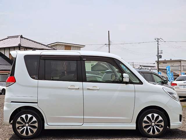 ドアバイザーを装備しておりますので雨の日以外にも、夏場の駐車時に、窓を上部3～5cm程度だけ開けておけば、室内の換気ができる室内の温度上昇を抑えることができます。