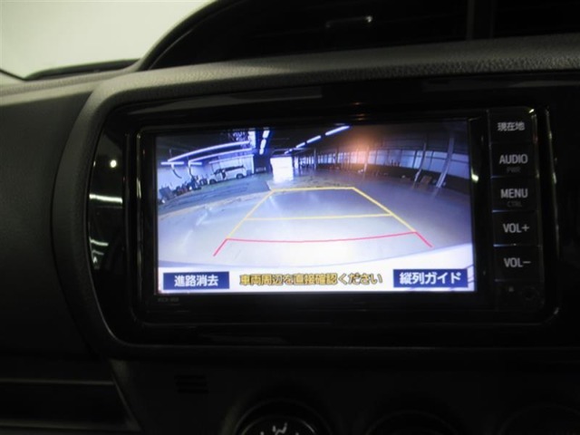バックモニターがついていますので、バックでの駐車が苦手な方でも大丈夫です　実際のバック駐車は目視確認と合わせてお使い下さい