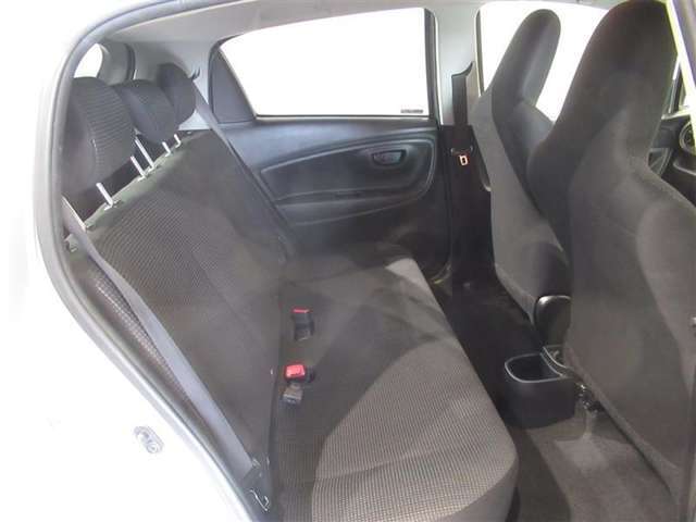 気になる汚れは「まるまるクリン」で解消！ 当社の中古車はシートを外して隅々までキレイにクリーニングしてあります(但し、一部 高年式車両等は除きます)