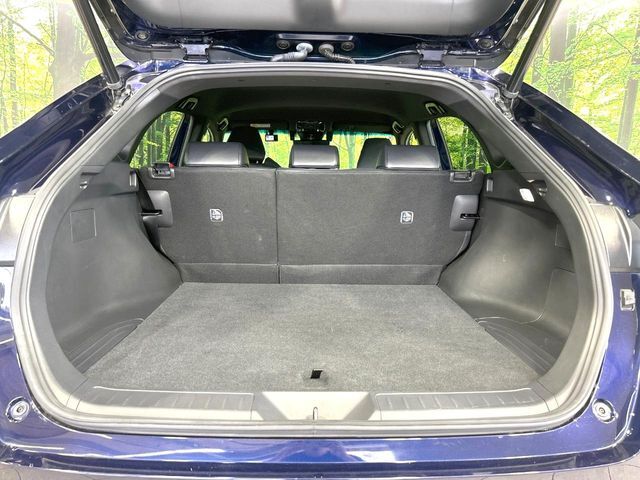 積み下ろしのしやすいデッキにはたっぷりと荷物を積み込んでいただけます。遊びから仕事まで、様々なシーンで頼れます♪