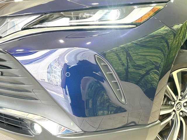 【LEDヘッドライト】悪天候や夜間走行時も良好な視界を確保し安心して運転できる高輝度LEDヘッドライトを装備！点灯速度が早く、消費電力も抑えられています。